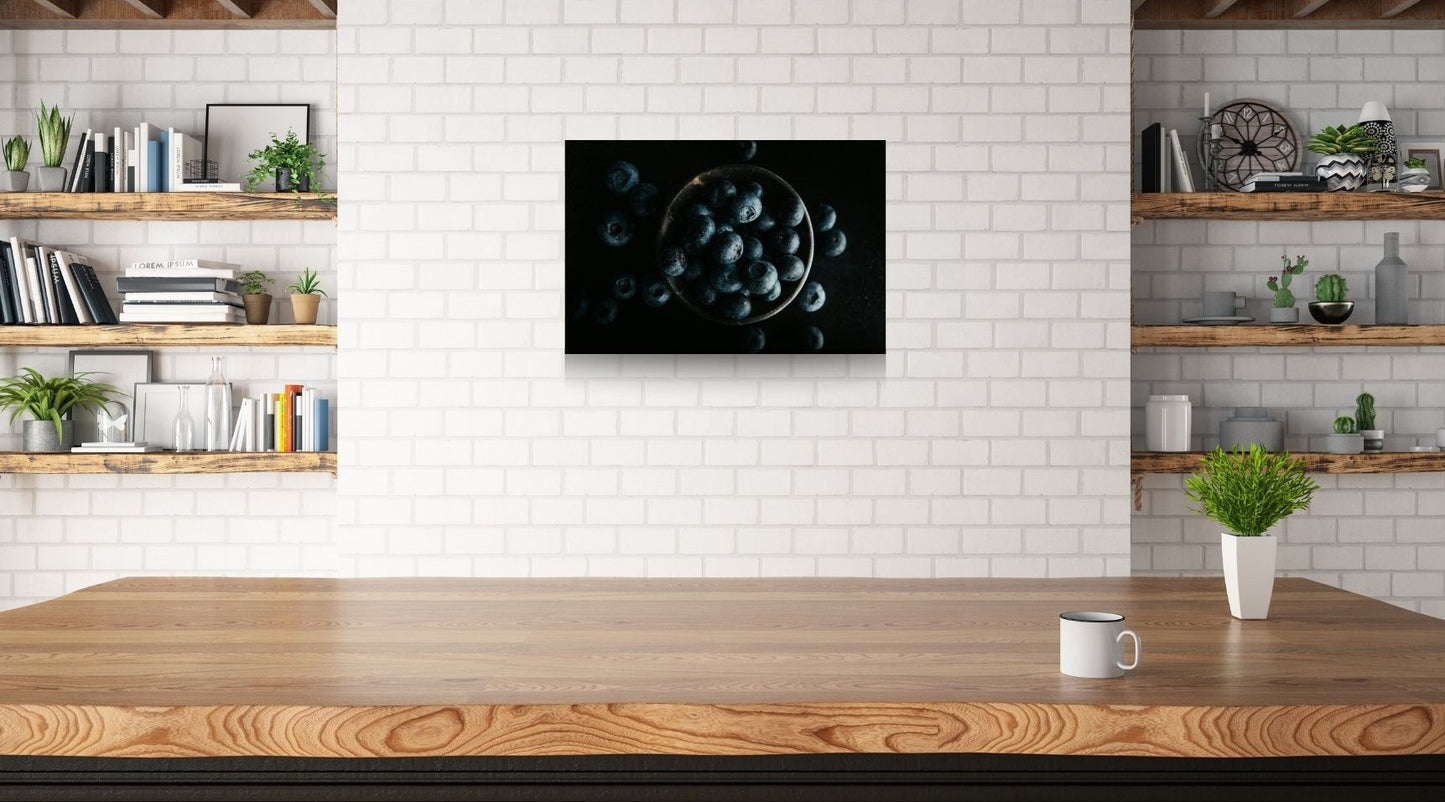 Poster „Heidelbeeren“ als stilvoller Akzent in moderner Küche oder Essbereich
