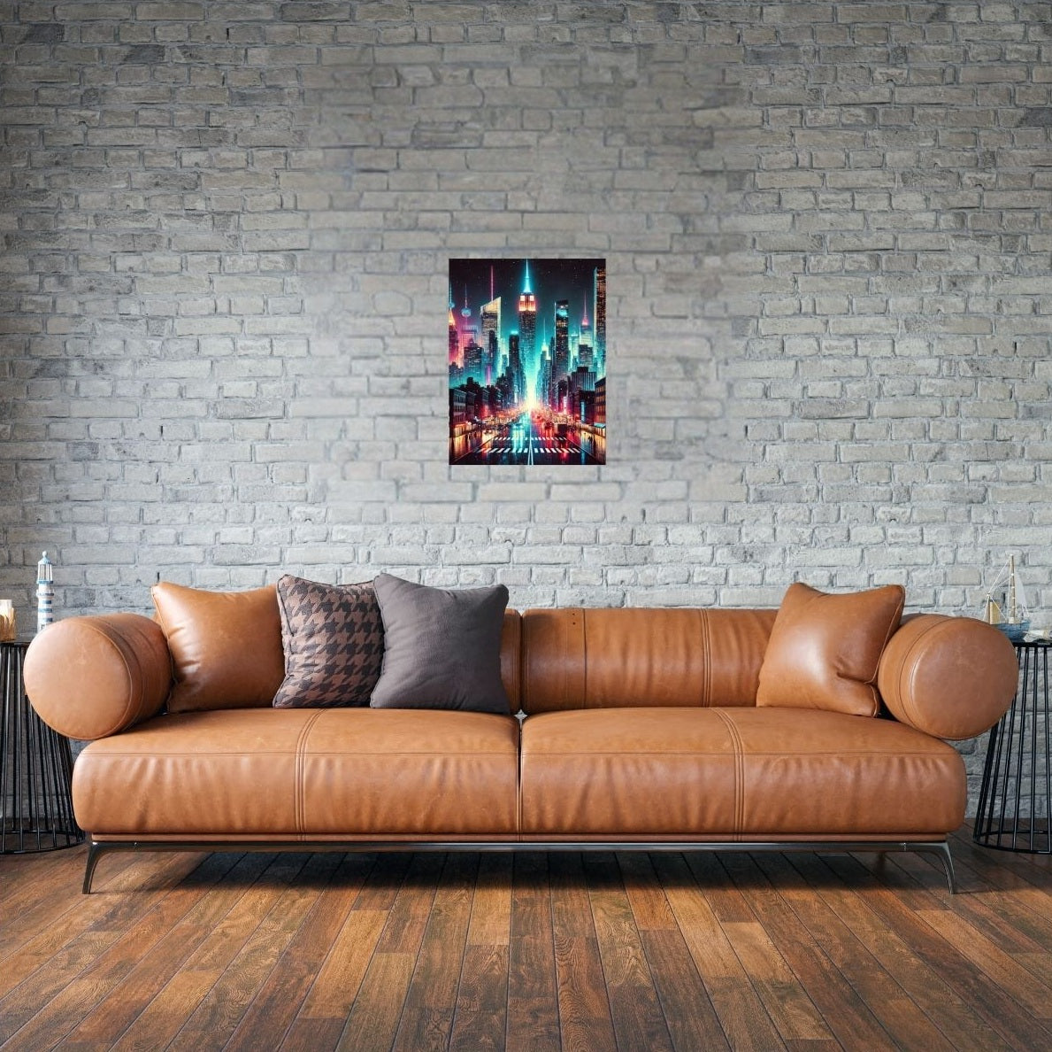 Metallposter von New York City über einem Sofa in moderner Wohnzimmer-Umgebung.