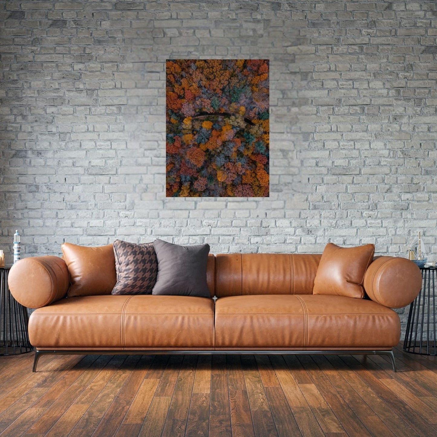 Herbstlicher Wald als Metallposter in Wohnzimmer-Ansicht – farbenfrohes Kunstwerk für Naturfreunde.