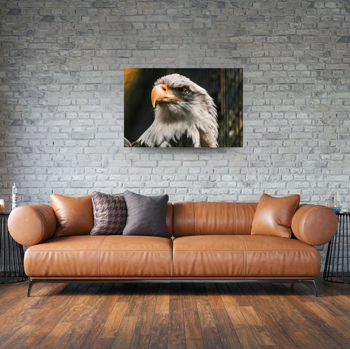Wohnzimmer mit Metallposter eines Adlers – majestätisches Wandbild für Naturfans