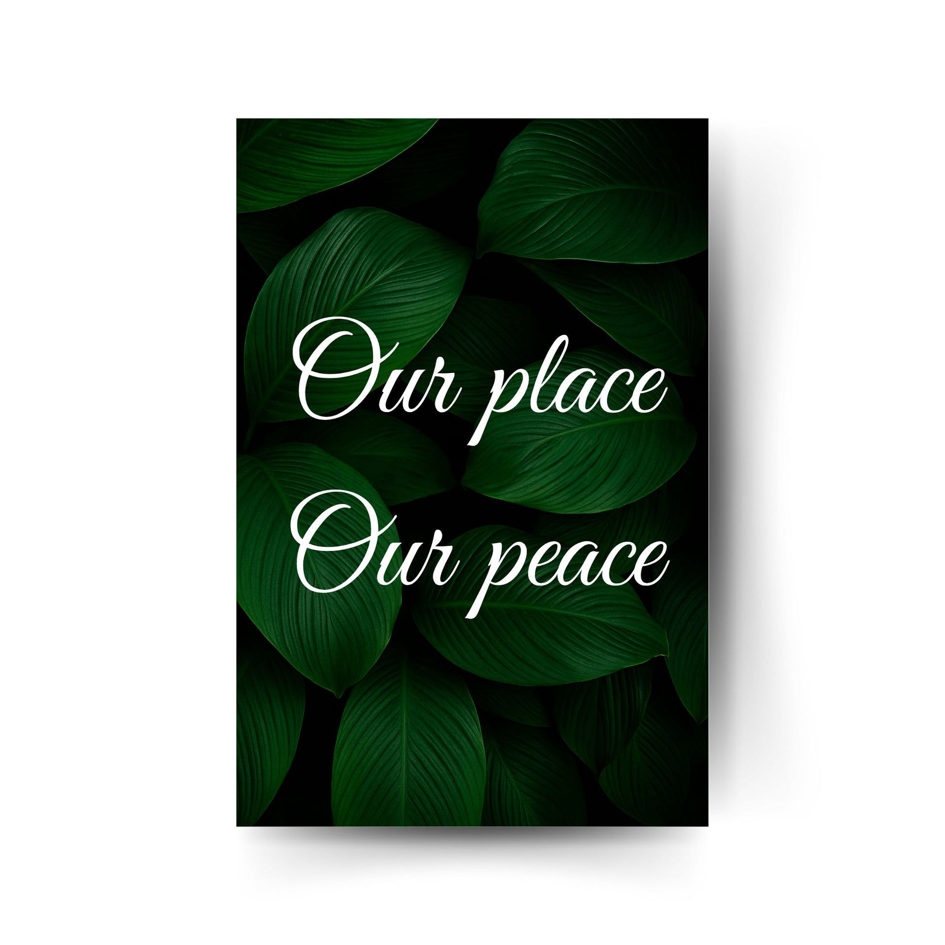 Grünes Poster mit weißer Schrift „Our place – Our peace“ – ruhige Typografie auf Blättermotiv.