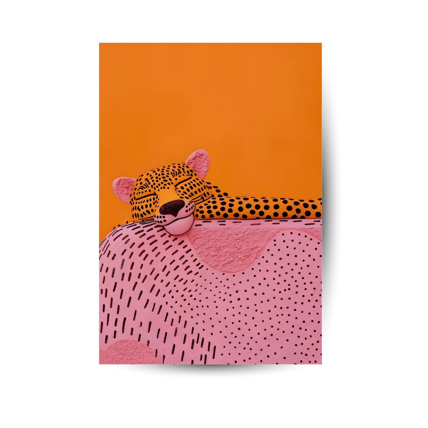 Pop-Art-Gepard in kräftigem Rosa auf gelbem Hintergrund – auffälliges Design mit Statement-Charakter