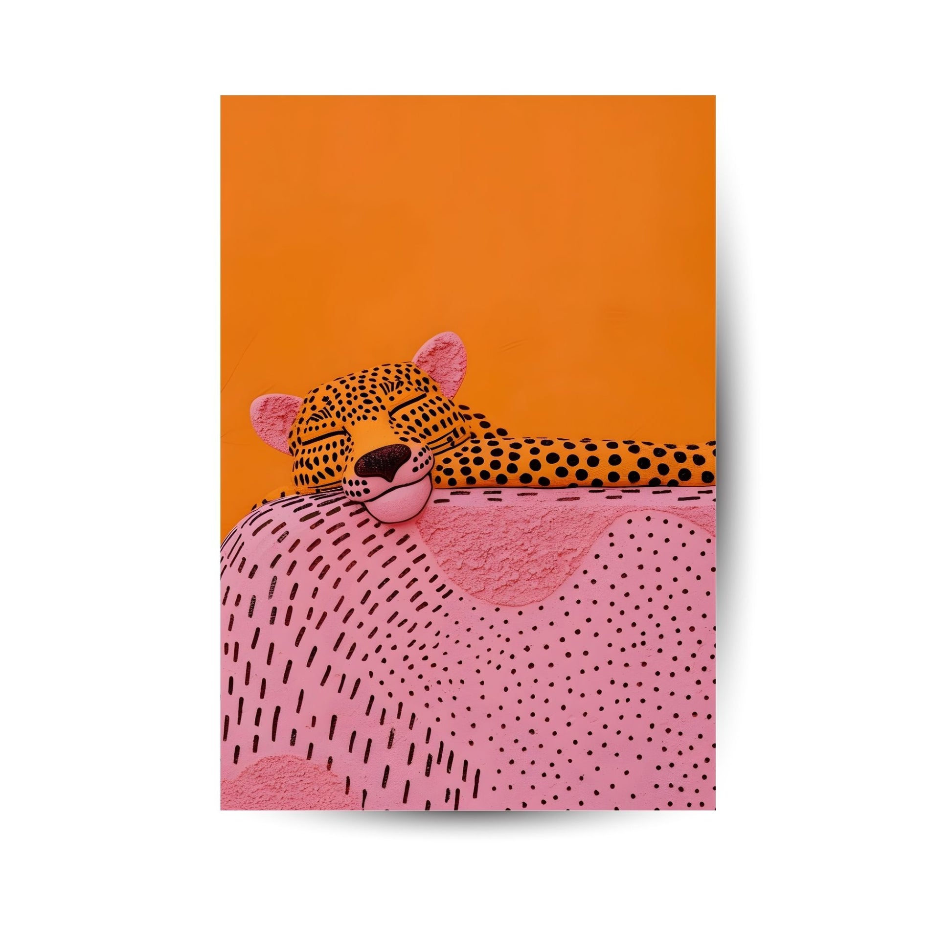 Pop-Art-Gepard in kräftigem Rosa auf gelbem Hintergrund – auffälliges Design mit Statement-Charakter