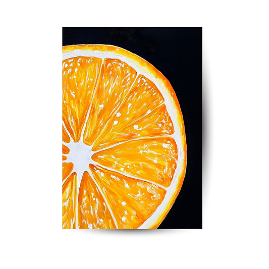Halbe Orange auf schwarzem Hintergrund – starkes Fruchtmotiv mit Kontrastwirkung.