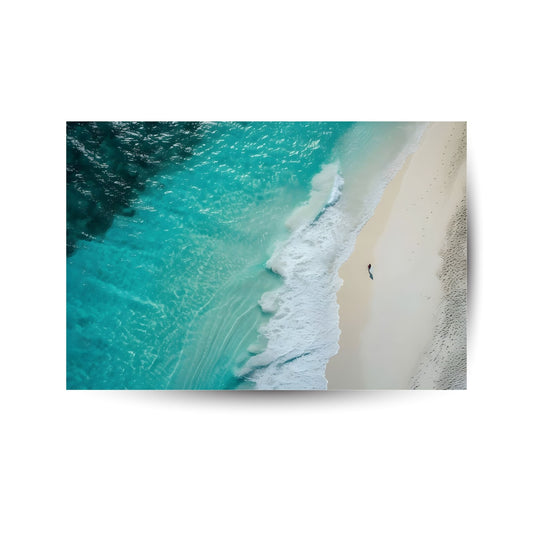 Luftaufnahme vom Strand mit türkisfarbenem Meer – Ruhe & Natur pur.