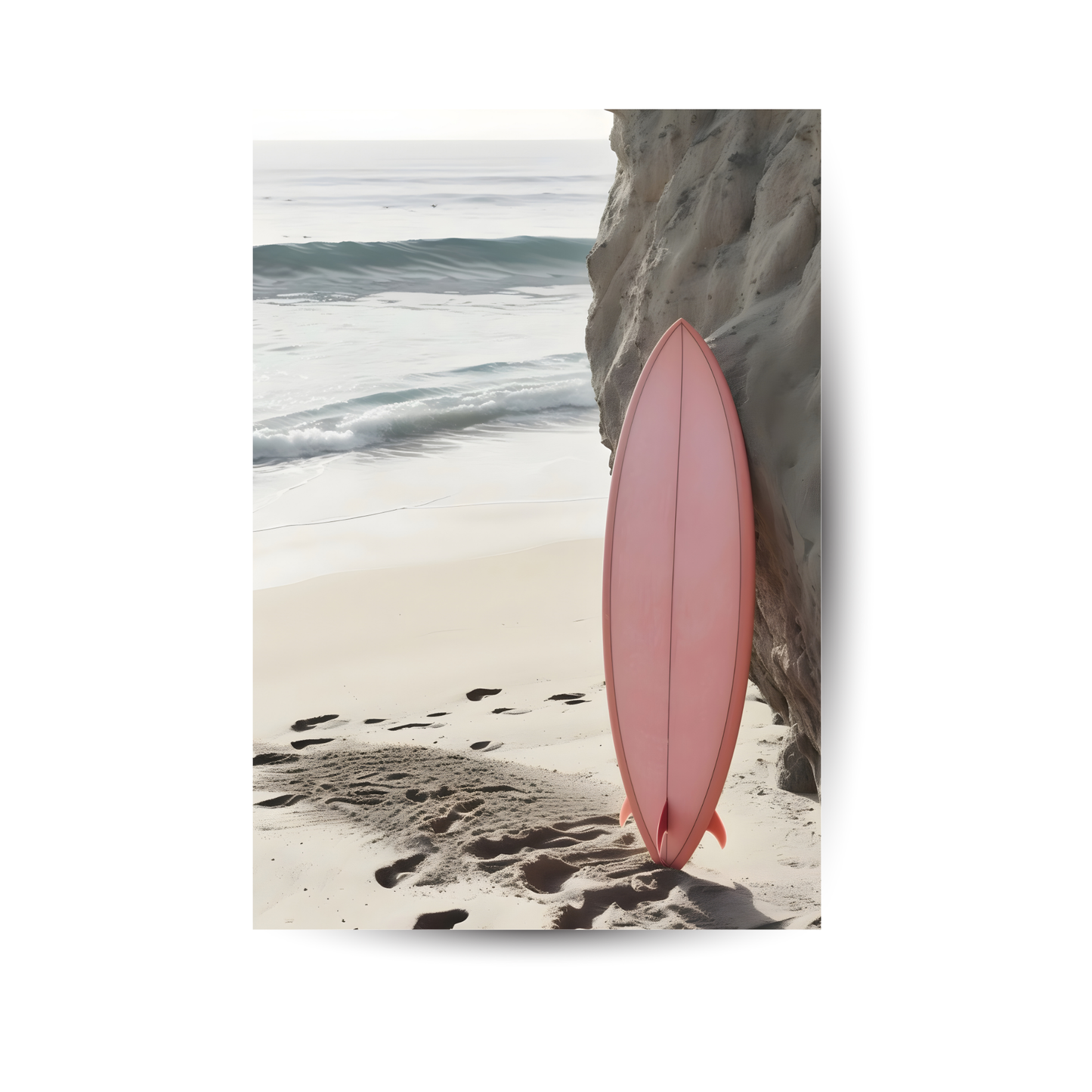 Poster mit Surfer und Surfboard am Sandstrand – ruhige Strandästhetik für moderne Räume