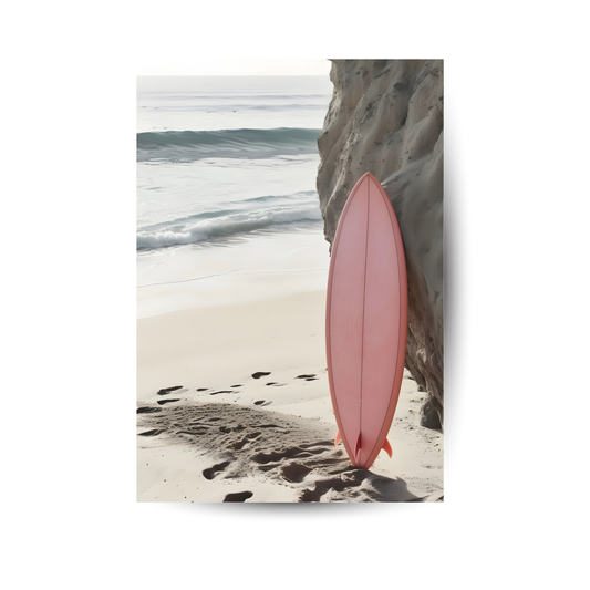 Poster mit Surfer und Surfboard am Sandstrand – ruhige Strandästhetik für moderne Räume