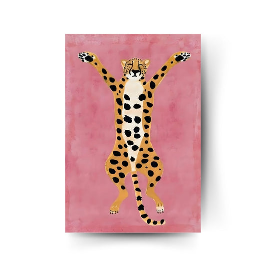 Illustration eines stilisierten Leoparden mit erhobenen Pfoten auf pinkem Hintergrund – modernes Tiermotiv auf Hochglanz-Metallposter