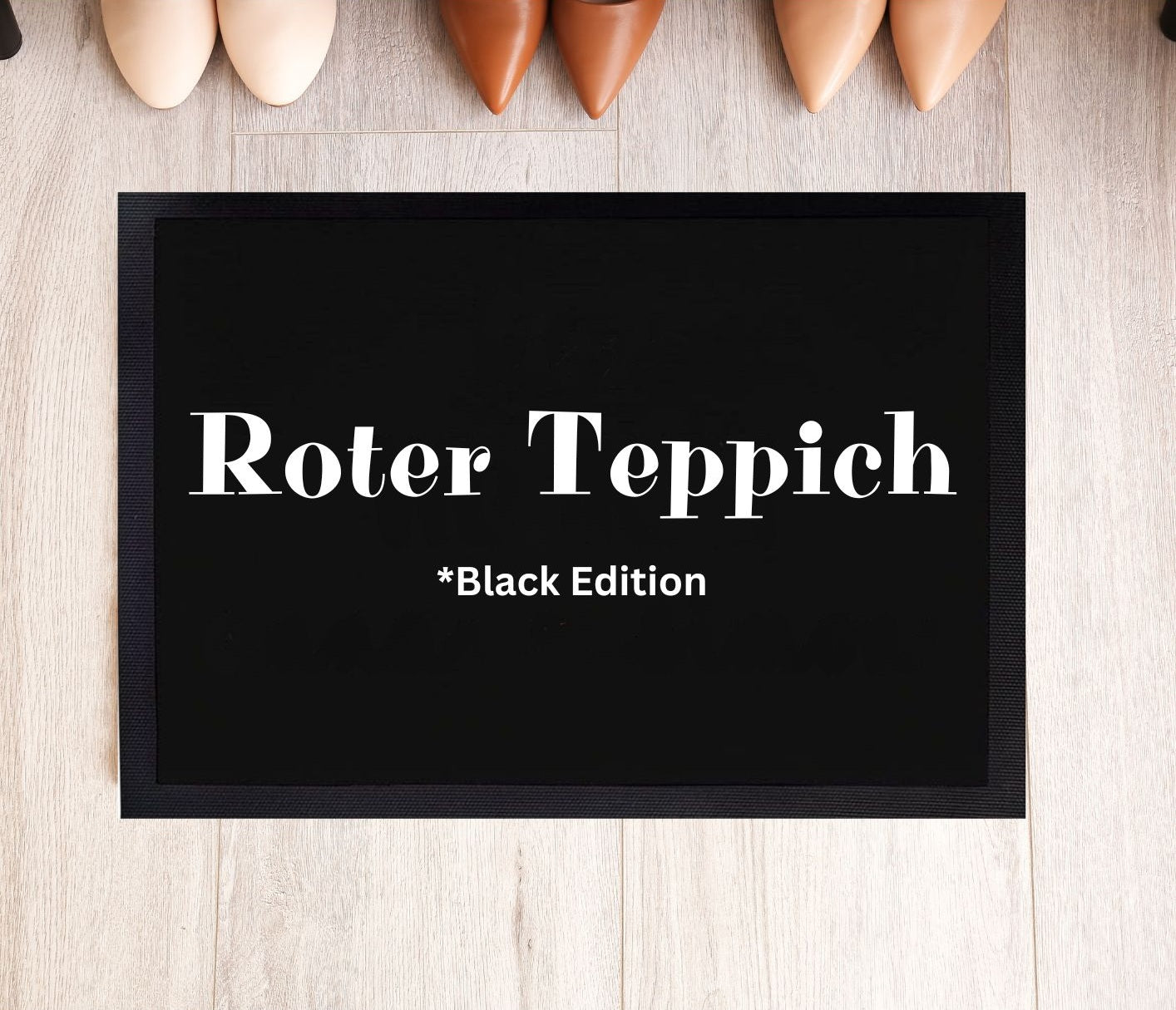 Moderne Eingangsszene mit stilvoller schwarzer Fußmatte „Roter Teppich – Black Edition“ auf hellem Boden