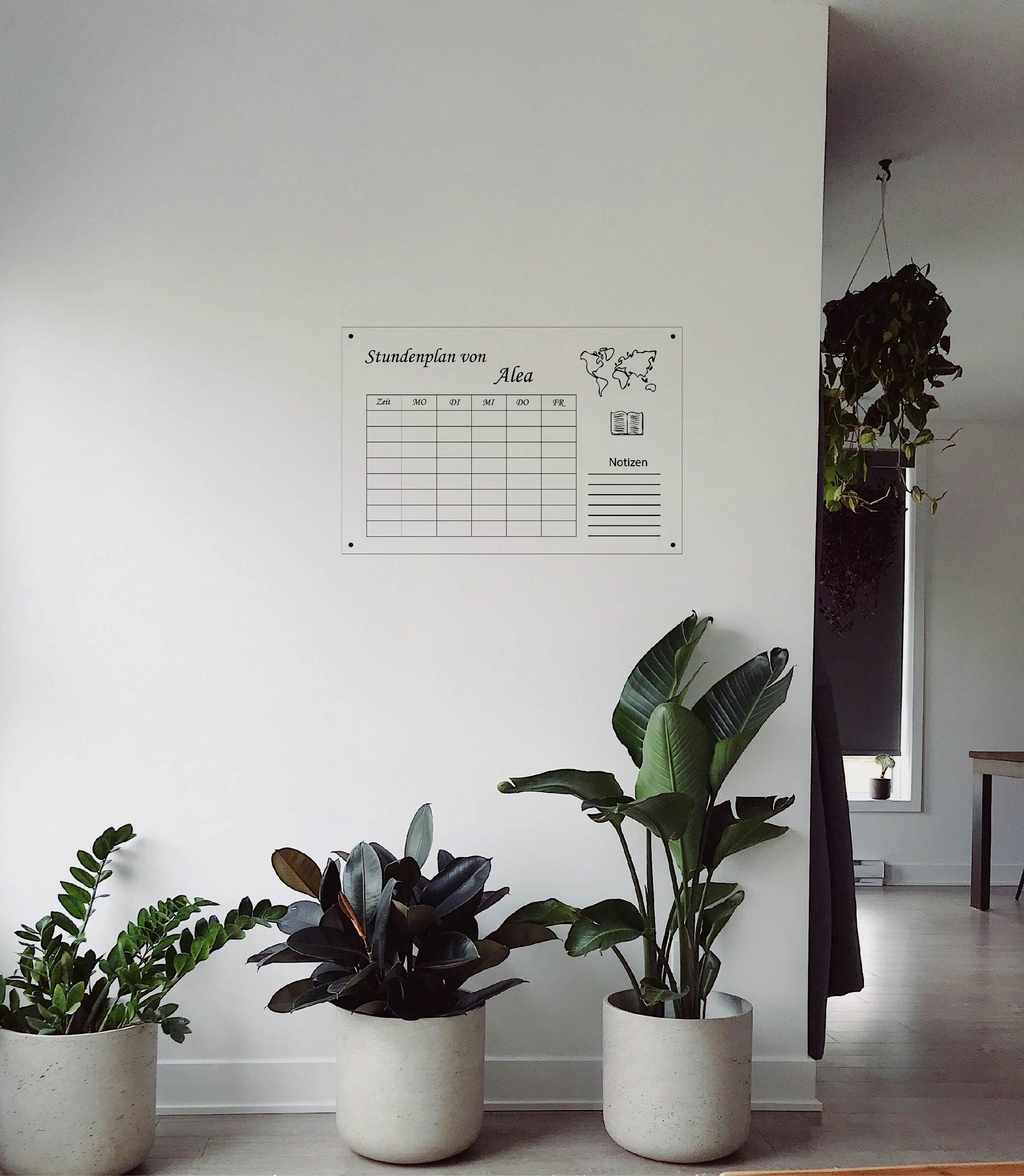 Acryl-Stundenplan für Schule oder Büro an Wand mit Pflanzen – elegantes Wanddekor